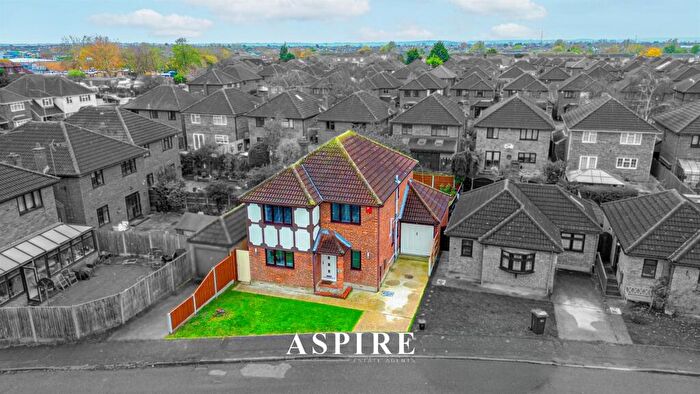 4 Bedroom Detached House For Sale In Beecroft Crescent, SS8