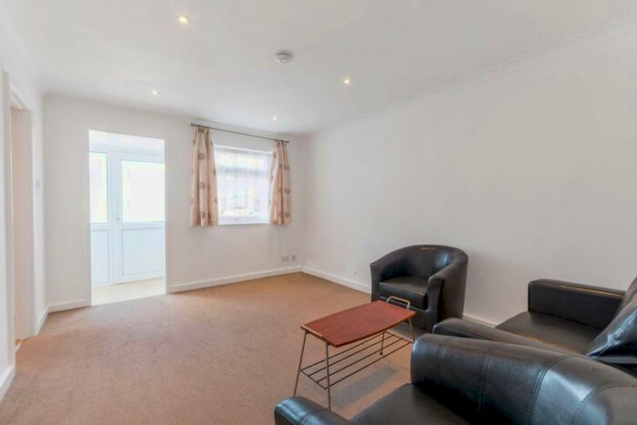 2 Bedroom Flat To Rent In Clive Parade, Northwood, HA6