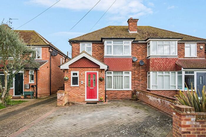 3 Bedroom Semi Detached House For Sale In Coopers Row, Iver Heath, SL0