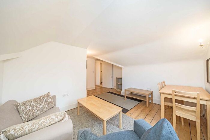 1 Bedroom Flat To Rent In Shoot Up Hill, Kilburn, NW2