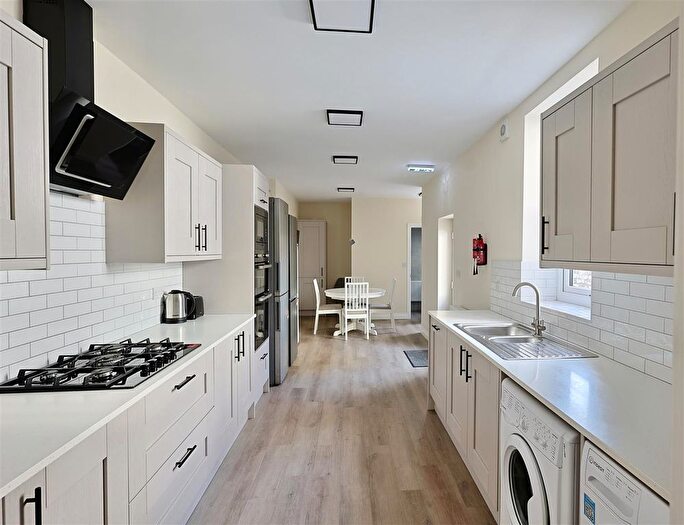 8 Bedroom Terraced House To Rent In Sunbury Avenue, Newcastle Upon Tyne, NE2