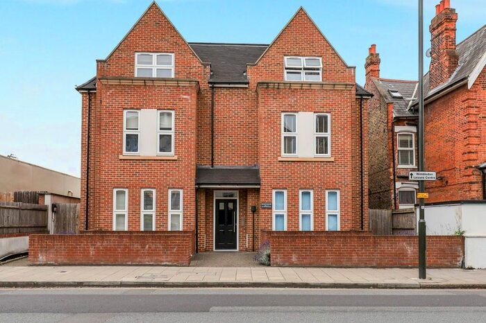 1 Bedroom Flat To Rent In Bonsor House, - Merton Road, London, SW19