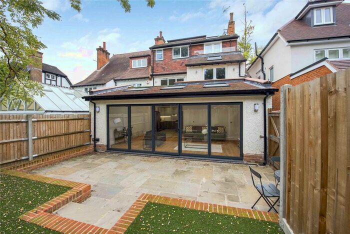 3 Bedroom Apartment To Rent In Crown Road, New Malden, KT3