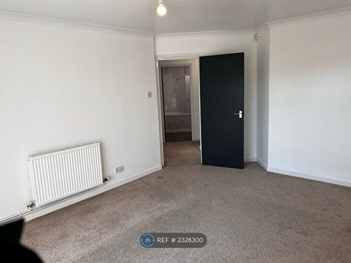 2 Bedroom Flat To Rent In Alexander Court, Salford, M5