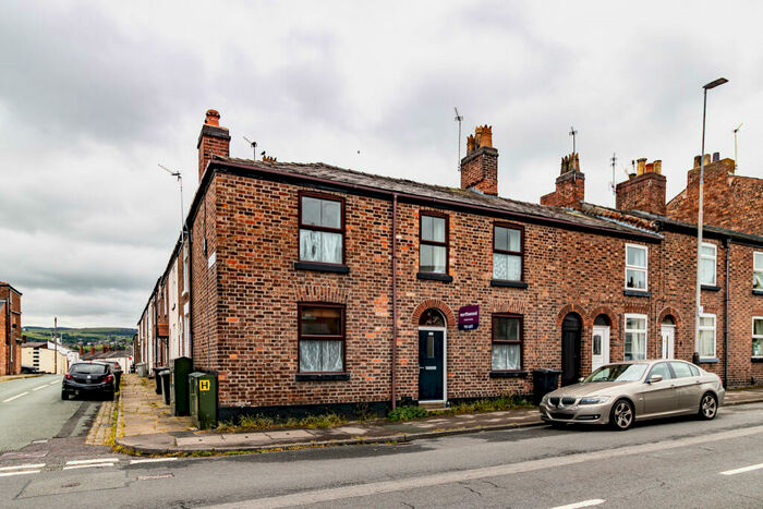 2 Bedroom End Of Terrace House To Rent In Bond Street, Macclesfield, SK11