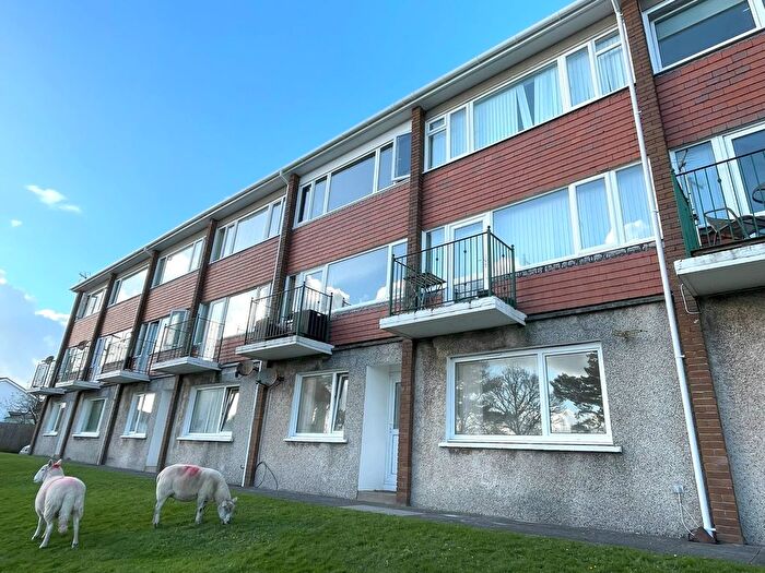 2 Bedroom Flat To Rent In Clyne Close, Mayals, Swansea, SA3