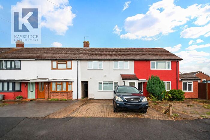 3 Bedroom Terraced House For Sale In Huntingdon Gardens, Worcester Park, KT4