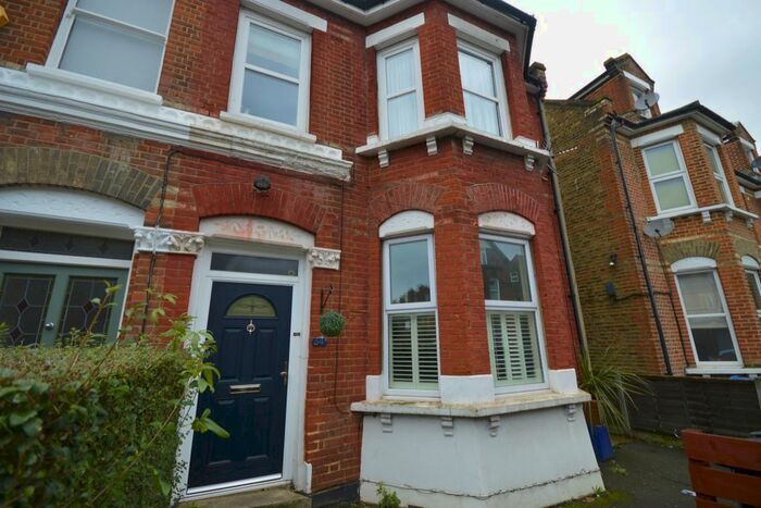 2 Bedroom Flat To Rent In King Charles Road, Surbiton, Surrey, KT5
