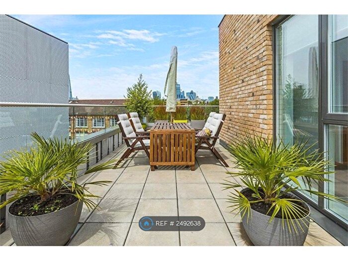 2 Bedroom Flat To Rent In Queens Court, London, SE16