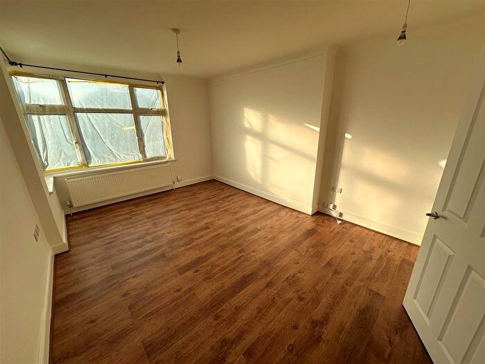 1 Bedroom Maisonette To Rent In Highfield Avenue, London, NW9