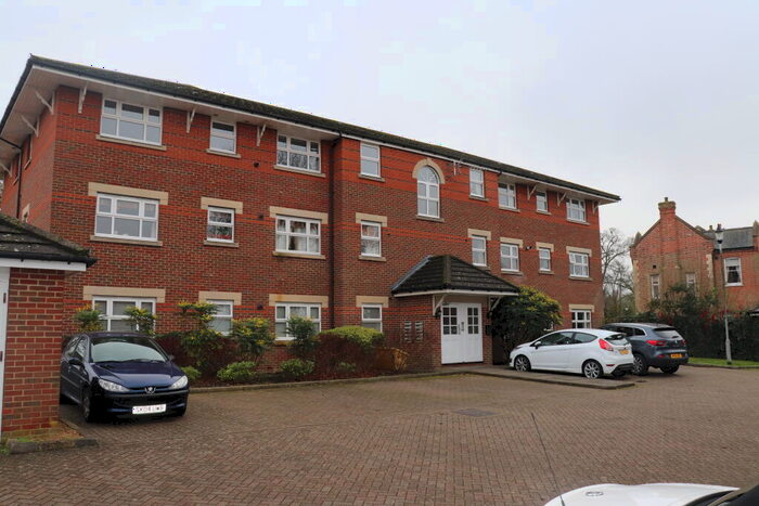 2 Bedroom Apartment To Rent In Burns Close, Billericay, CM11