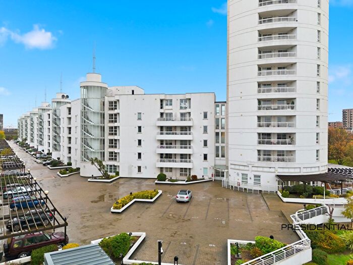 2 Bedroom Flat For Sale In Barrier Point Road, Silvertown, E16