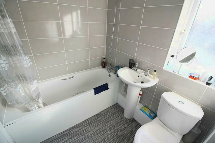 2 Bedroom Apartment To Rent In Chantry Meadow, Alphington, EX2