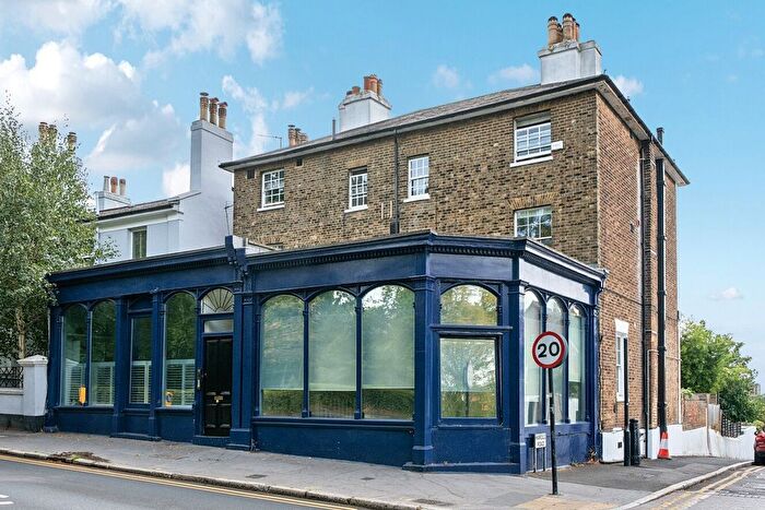2 Bedroom Flat For Sale In Central Hill, Crystal Palace, London, SE19