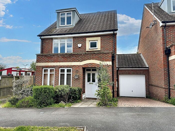 4 Bedroom Detached House To Rent In Pentland Way, Ickenham, UB10