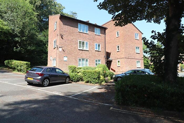 2 Bedroom Flat For Sale In Badgers Copse, Orpington, BR6