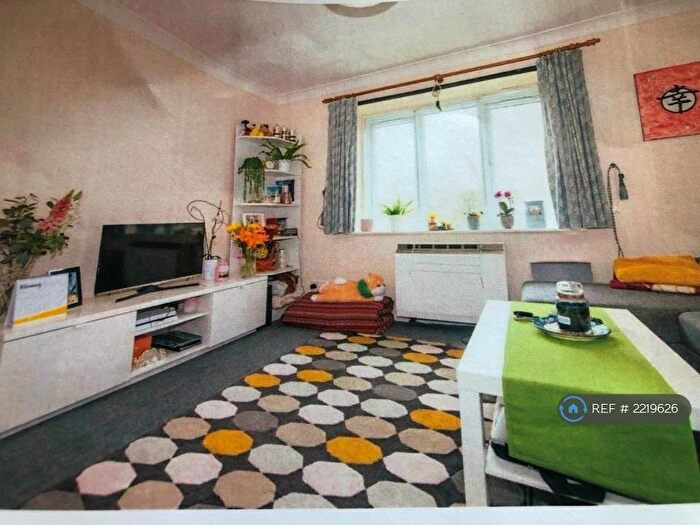 1 Bedroom Flat To Rent In Granville Place, Pinner, HA5