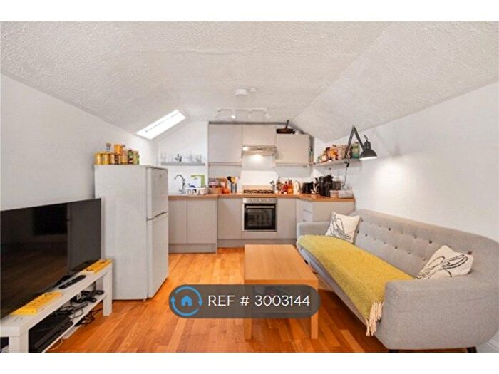 2 Bedroom Flat To Rent In East Dulwich Road, London, SE22