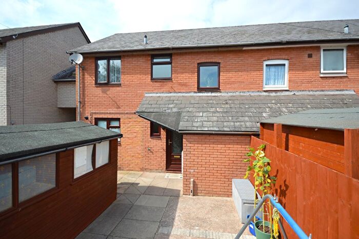 3 Bedroom Semi-Detached House For Sale In Lon Glanyrafon, Newtown, Powys, SY16