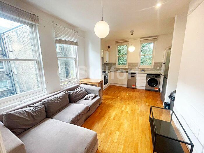3 Bedroom Flat To Rent In Cathcart Hill, N19