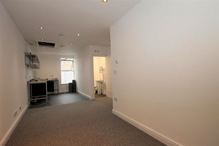 2 Bedroom Flat To Rent In Castle Street, Ryde, PO33
