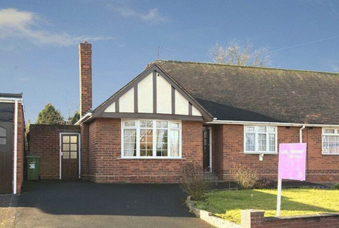 2 Bedroom Bungalow To Rent In Lynwood Avenue, Wall Heath, DY6