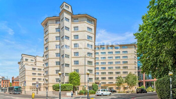 Serviced Apartments To Rent In Meli&aacute; White House Executive Apartments, Albany Street, London, NW1