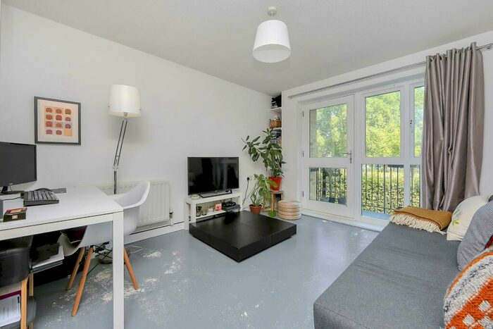 1 Bedroom Flat To Rent In Wodeham Gardens, London, E1