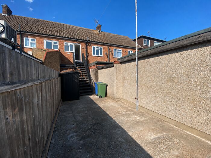 2 Bedroom Flat To Rent In Corringham, Stanford-le-Hope, Essex, SS17