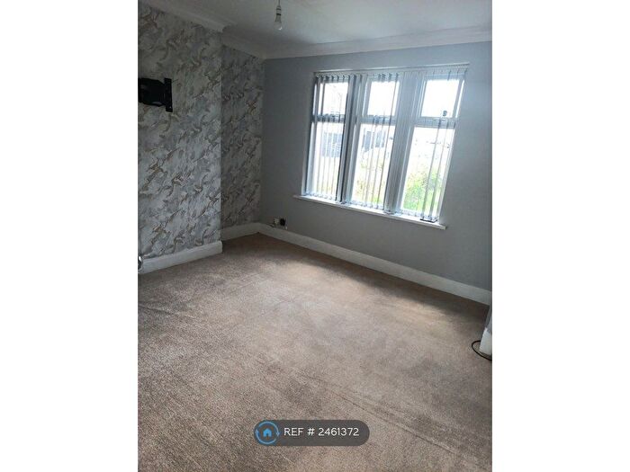 3 Bedroom End Of Terrace House To Rent In Dalcross Grove, Bradford, BD5