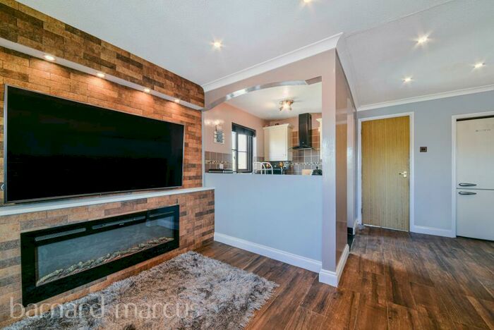 1 Bedroom Flat To Rent In Foxglove Way, Wallington, SM6