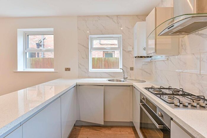 2 Bedroom Flat For Sale In Rosslyn Crescent, Harrow, HA1