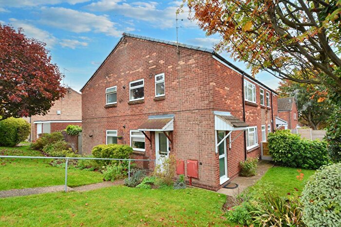 2 Bedroom Maisonette For Sale In Ground Floor Maisonette - Dunbar Drive, Mansfield, NG19