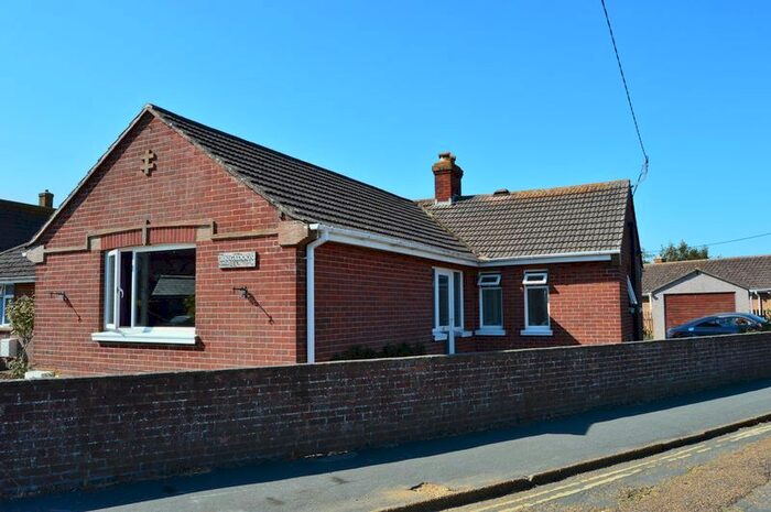 2 Bedroom Detached Bungalow To Rent In Albany Road, Newport, PO30