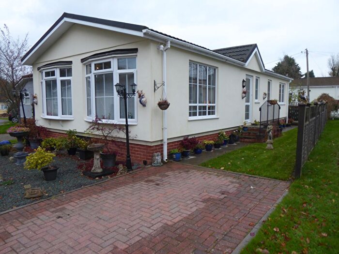 2 Bedroom Mobile/park Home For Sale In Pasadena Park, East Hill Road, Knatts Valley, Sevenoaks, TN15