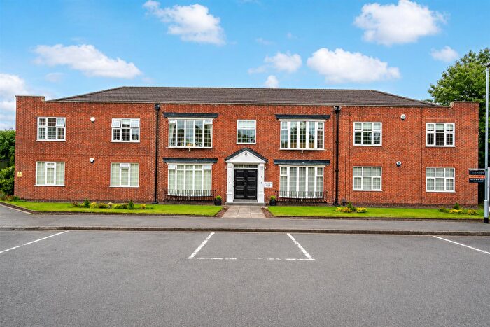 3 Bedroom Apartment For Sale In Sandmoor Close, Alwoodley, Leeds, LS17