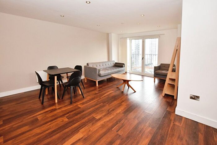 2 Bedroom Flat To Rent In Wilburn Basin, Salford, Manchester, M5