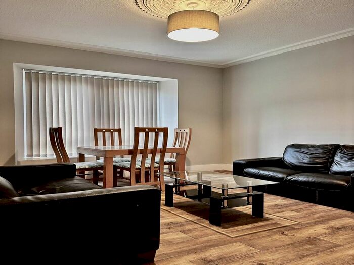 2 Bedroom Flat To Rent In High Street, Lochee, Dundee, DD2