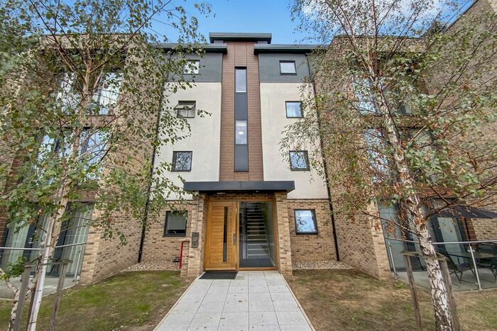 2 Bedroom Flat To Rent In Drayton Court, Hope Close, Hendon, NW4