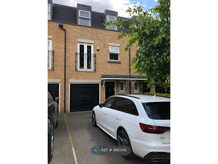 3 Bedroom Terraced House To Rent In Hogarth Close, Uxbridge, UB8