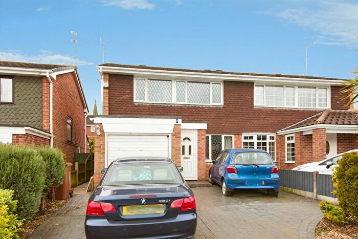 3 Bedroom Semi Detached House For Sale In Newfield Road, Burton-On-Trent, DE15