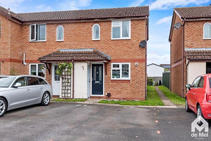 2 Bedroom End Of Terrace House For Sale In Chiltern Avenue, Bishops Cleeve, GL52