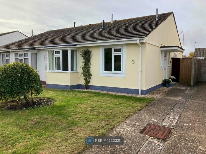 2 Bedroom Bungalow To Rent In Middle Mead, Littlehampton, BN17