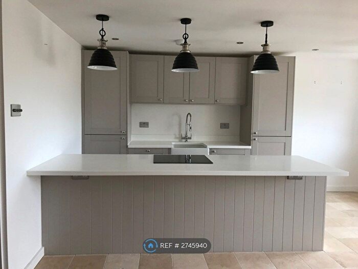 2 Bedroom Flat To Rent In Hanham, Bristol, BS15