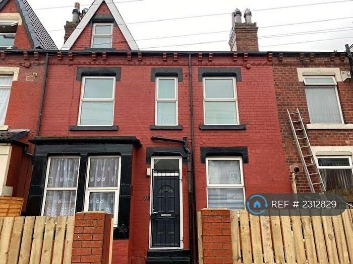 3 Bedroom Terraced House To Rent In Harehills Lane, Leeds, LS8
