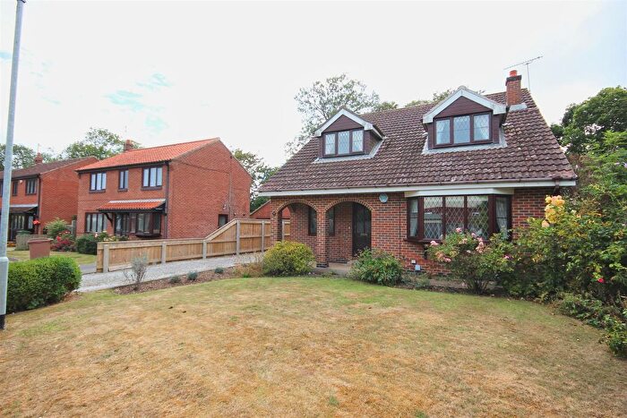 4 Bedroom Detached House For Sale In Cheyne Walk, Hornsea, HU18