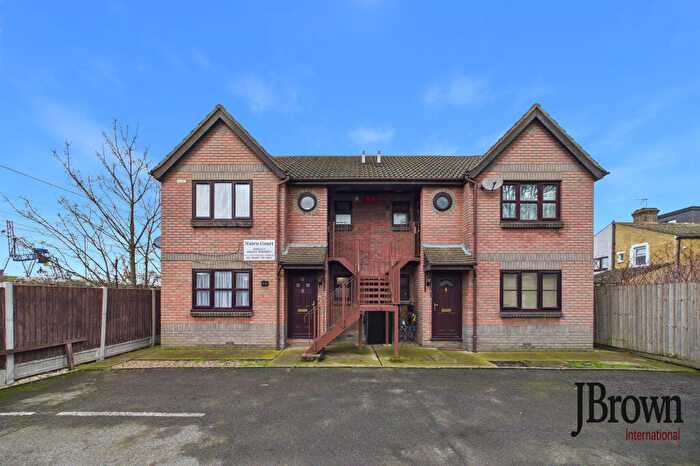 1 Bedroom Flat For Sale In Dock Road, Tilbury, Essex, RM18