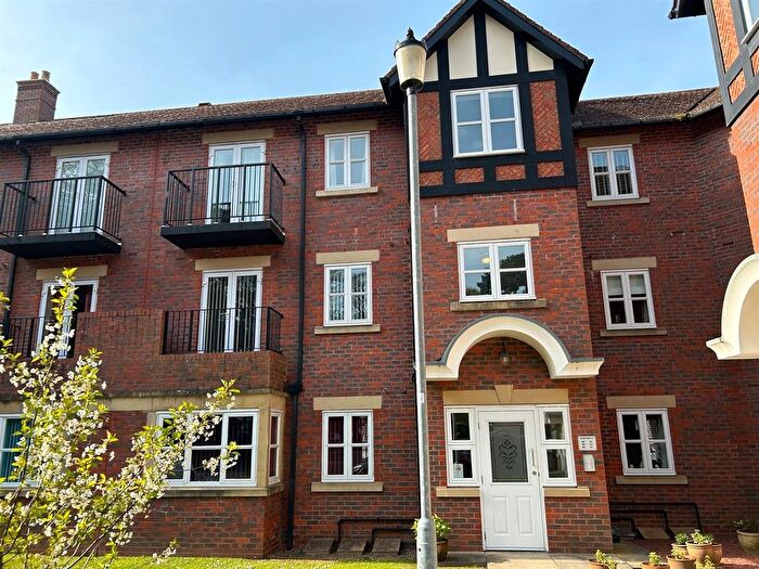 2 Bedroom Flat To Rent In Fenby Gardens, Scarborough, YO12