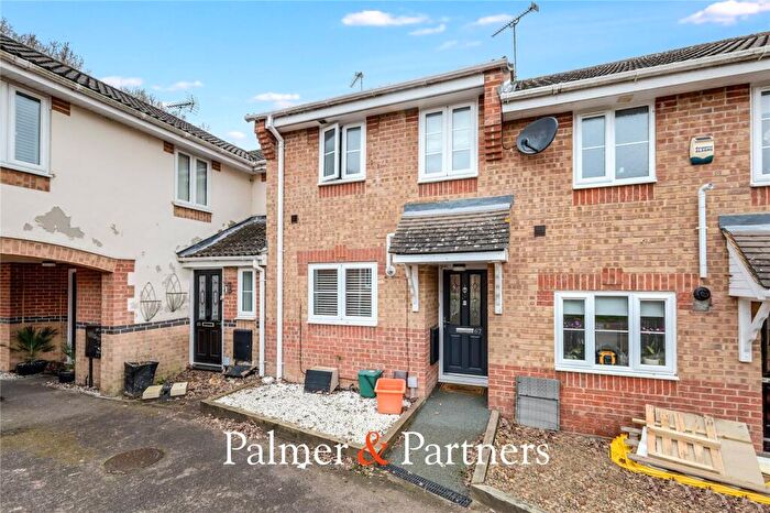 2 Bedroom Terraced House For Sale In Whitesmith Drive, Billericay, Essex, CM12