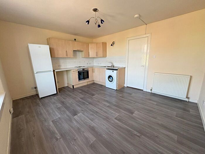 3 Bedroom Flat To Rent In Dura Street, Dundee, DD4
